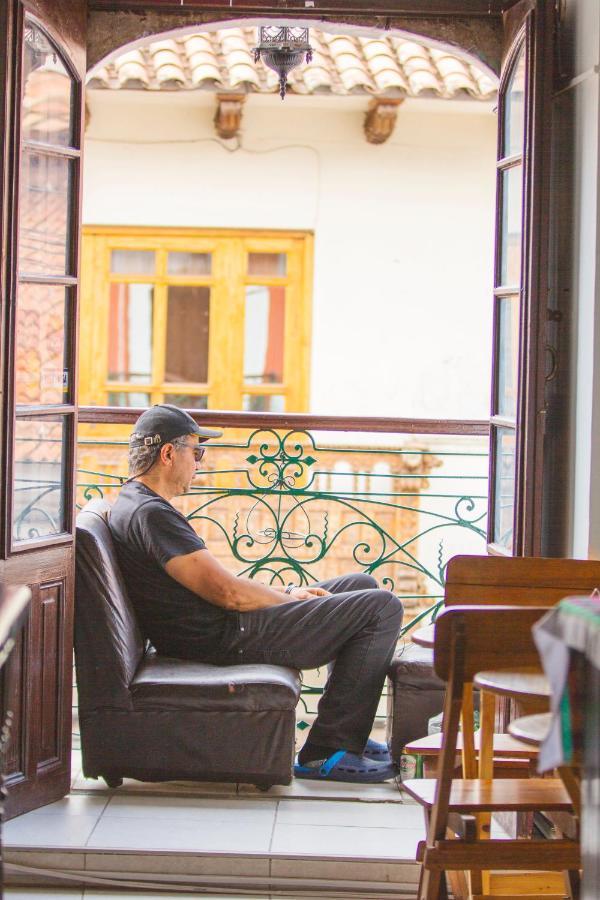 The Grassshopper Plaza De Armas Hostel กุสโก ภายนอก รูปภาพ