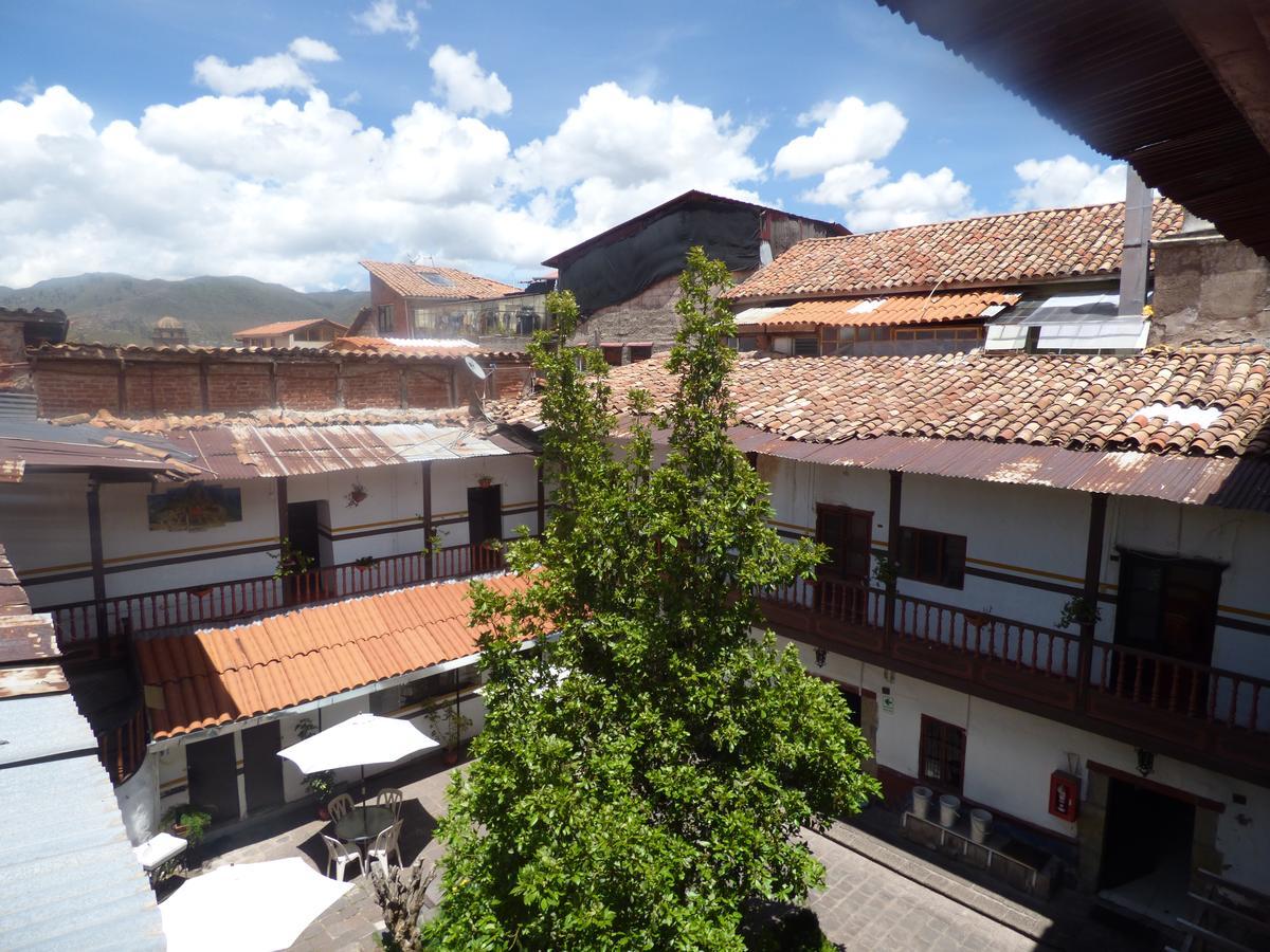The Grassshopper Plaza De Armas Hostel กุสโก ภายนอก รูปภาพ