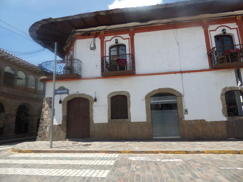 The Grassshopper Plaza De Armas Hostel กุสโก ภายนอก รูปภาพ