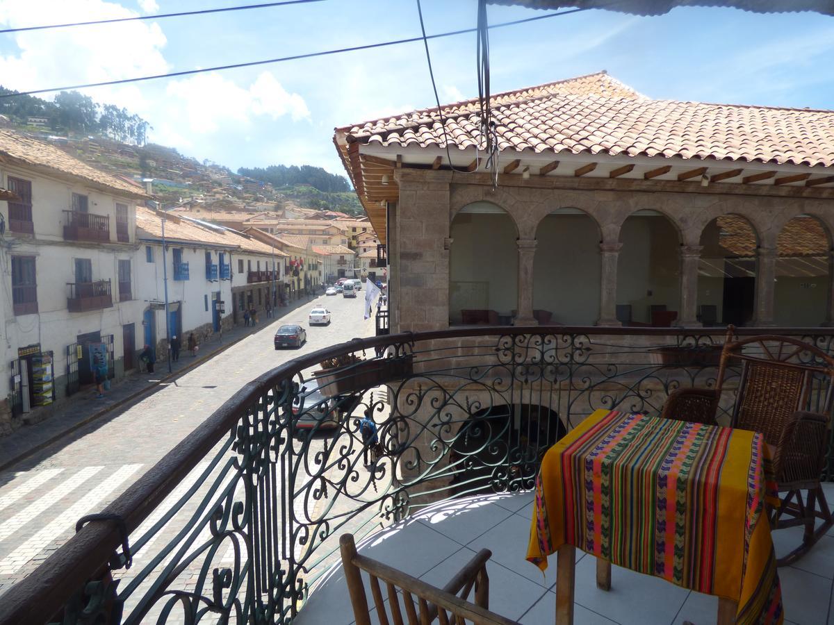 The Grassshopper Plaza De Armas Hostel กุสโก ภายนอก รูปภาพ