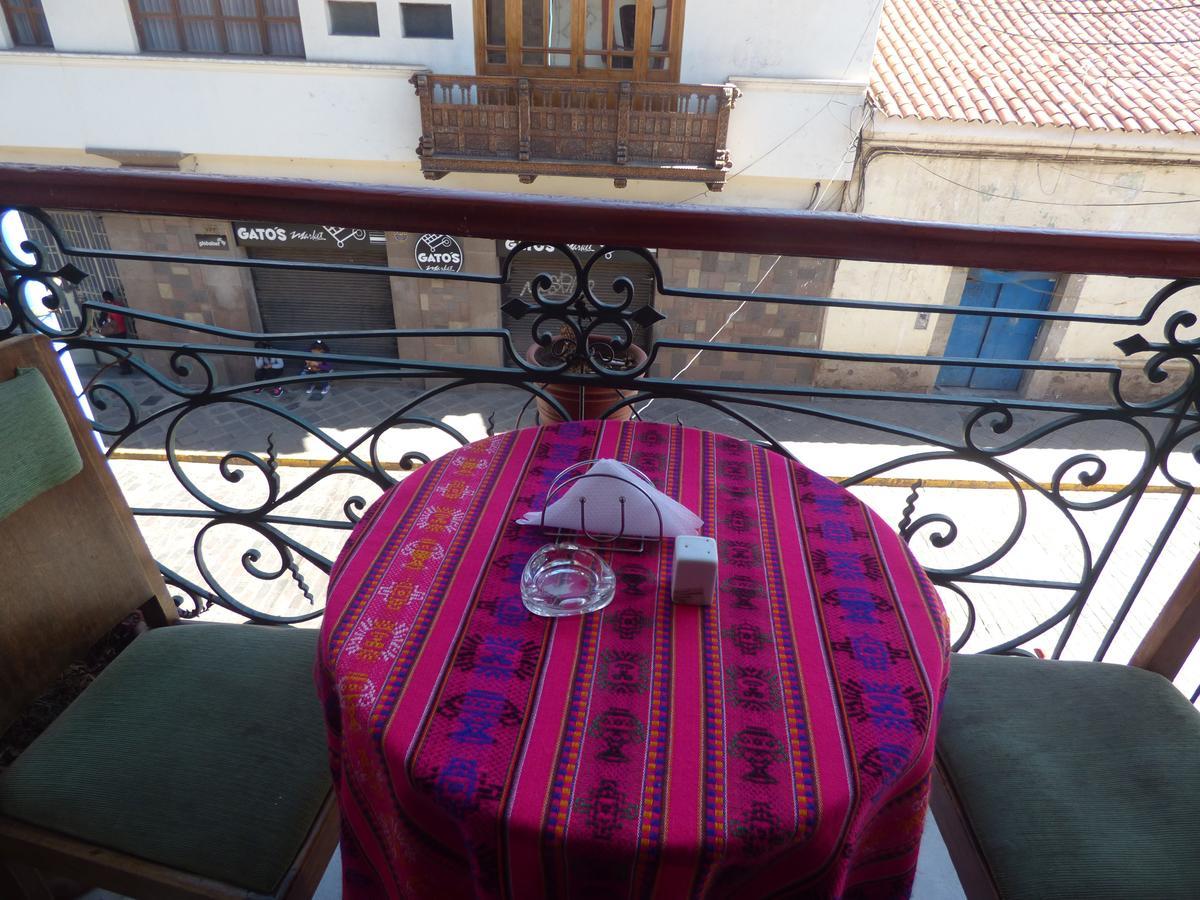 The Grassshopper Plaza De Armas Hostel กุสโก ภายนอก รูปภาพ
