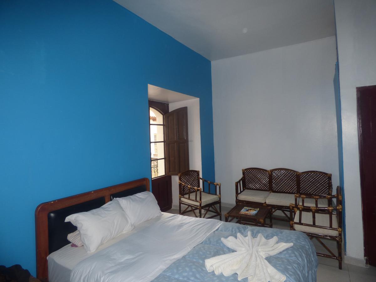 The Grassshopper Plaza De Armas Hostel กุสโก ภายนอก รูปภาพ